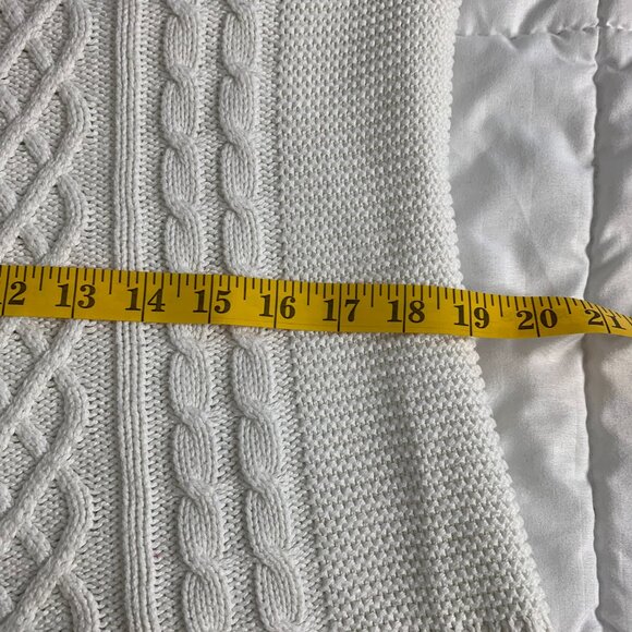 GAP Women’s Ivory Cable Knit Sweater – Size L, Crew Neck, High–Low Hem - Picture 11 of 15